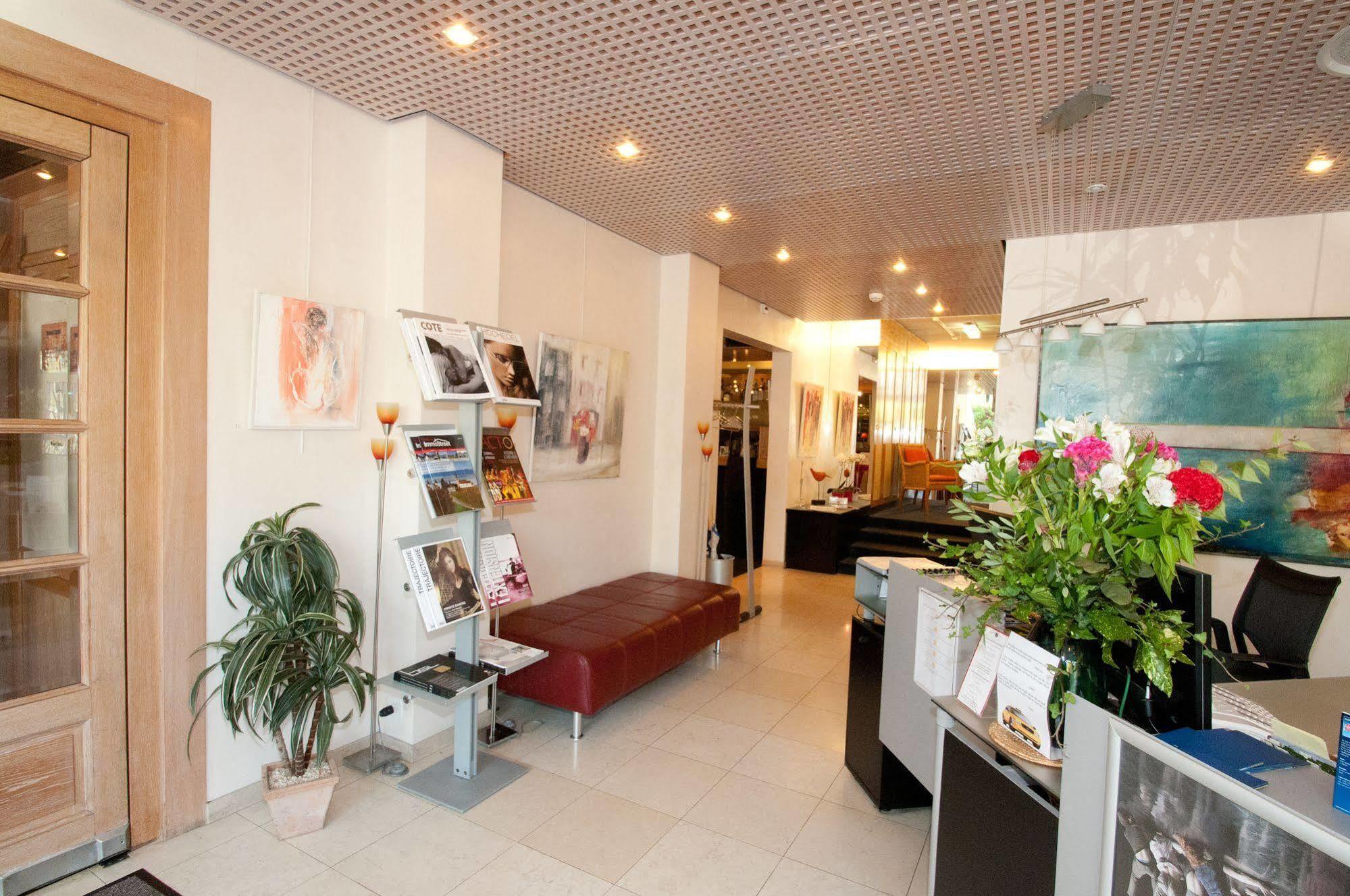 Hostellerie De La Vendee Lancy Interno foto
